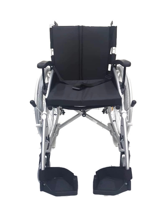 Lightweight semi active wheelchair